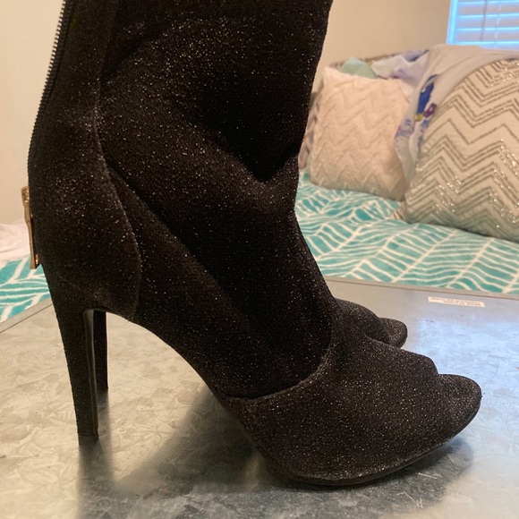 Guess black booties boots - Picture 2 of 5